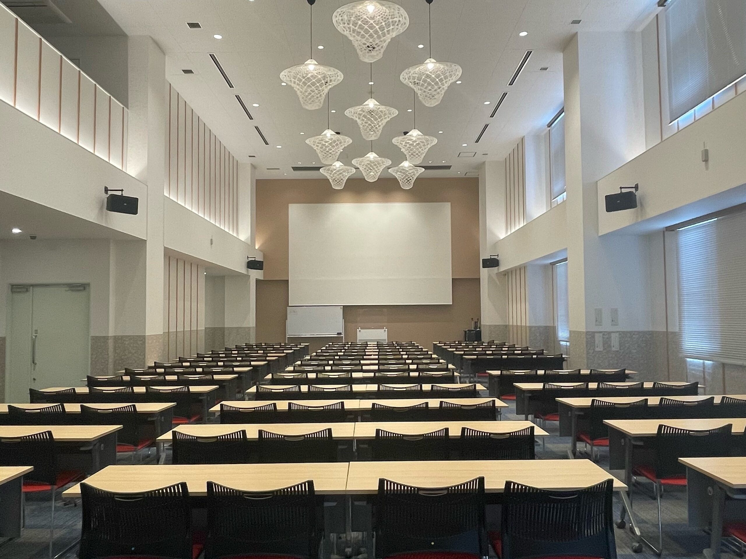 リロの会議室 池袋 9階ホール 正面